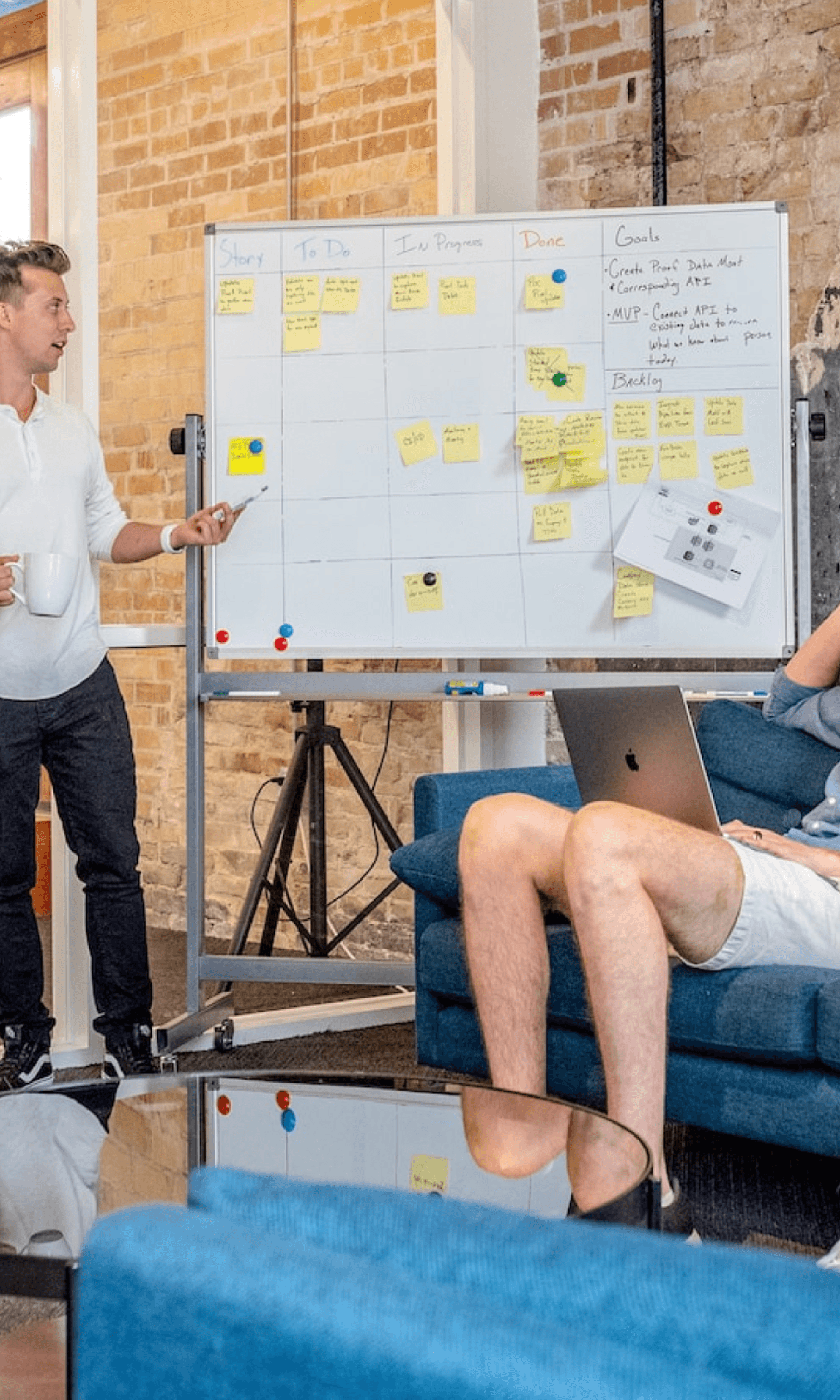 35 Bold Examples of Guerrilla Marketing That Inspire, image size:1556x2593